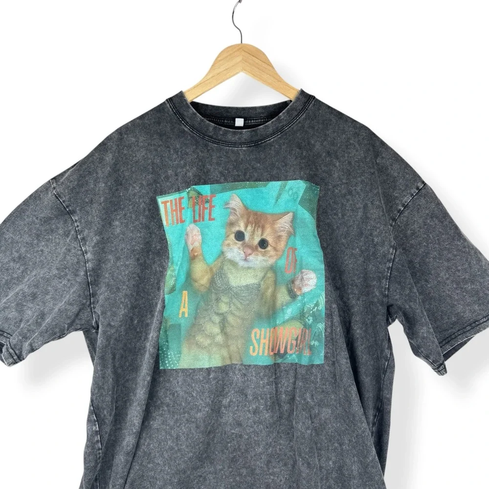 Life of a Showgirl Kitten Cat Graphic T Shirt Womens Size 2XL Weirdcore Cute Tee